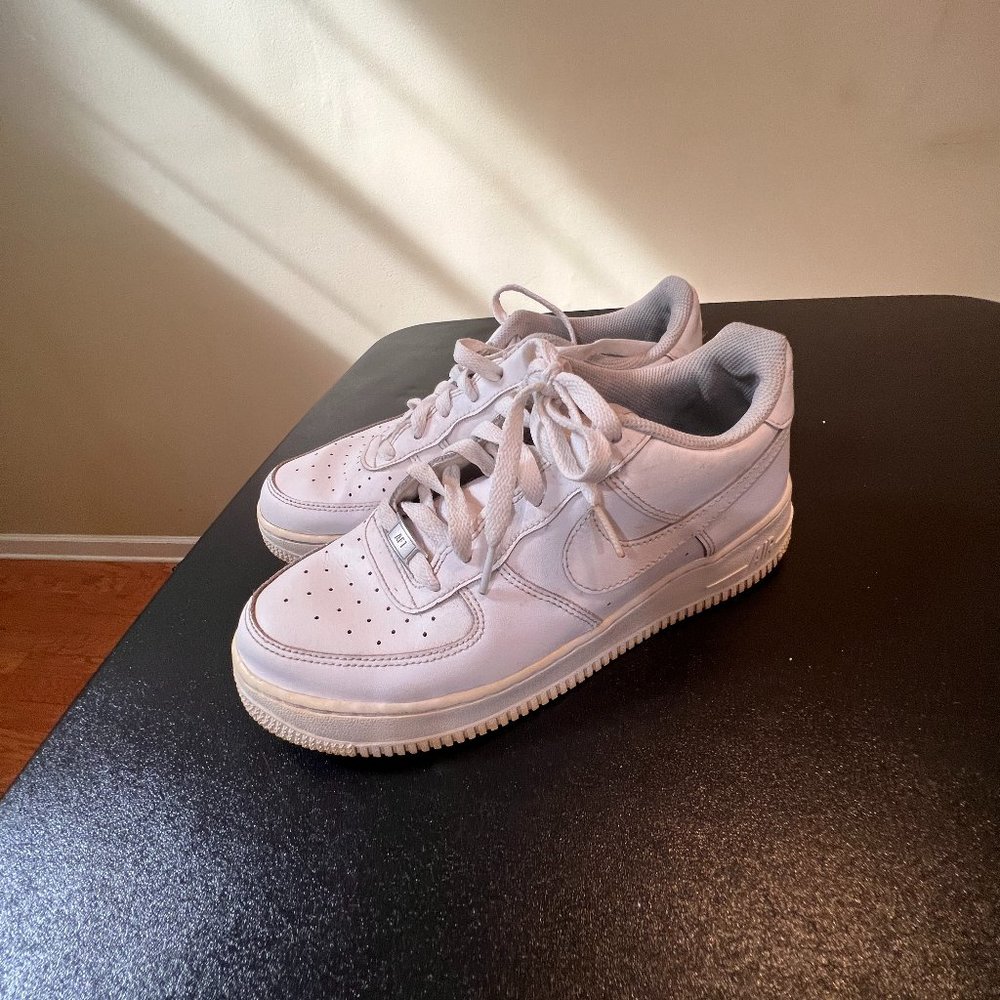 Nike Air Force 1 white size 7Y sneakers